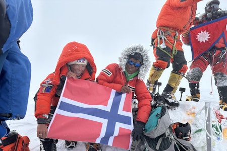 HAVNET I K2-DRAMA: Kristin Harilas siste fjelltopp i jakten på verdensrekorden var K2. Hun og turkameratene hennes havnet midt i dramaet da en pakistansk klatrer falt og etter hvert omkom på rutas farligste punkt. Her er Harila og Tenjen Lama Sherpa på toppen. Foto: Gabriel Tarso/ Field Productions HAVNET I K2-DRAMA: Kristin Harilas siste fjelltopp i jakten på verdensrekorden var K2. Hun og turkameratene hennes havnet midt i dramaet da en pakistansk klatrer falt og etter hvert omkom på rutas farligste punkt. Her er Harila og Tenjen Lama Sherpa på toppen. Foto: Gabriel Tarso/ Field Productions