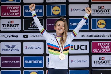 VERDENSMESTER IGJEN: Pauline Ferrand-Prévot sikret VM-dobbelen for andre år på rad. Foto: Bartek Wolinski / Red Bull Content Pool VERDENSMESTER IGJEN: Pauline Ferrand-Prévot sikret VM-dobbelen for andre år på rad. Foto: Bartek Wolinski / Red Bull Content Pool
