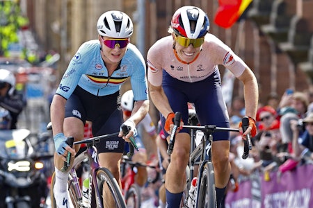 GULL-DUELLEN: Lotte Kopecky og Demi Vollering kjempet en voldsom kamp om VM-gullet i Glasgow. Foto: Cor Vos GULL-DUELLEN: Lotte Kopecky og Demi Vollering kjempet en voldsom kamp om VM-gullet i Glasgow. Foto: Cor Vos
