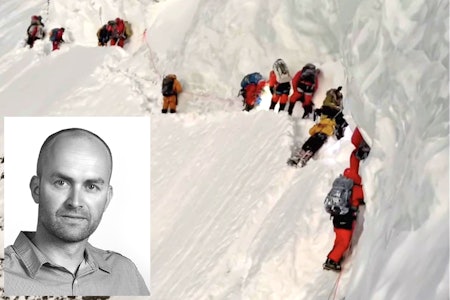 HVA SKJER MED MORALEN I DØDSSONEN? Klatrer og førsteamanuensis i filosofi, Gunnar Karlsen (innfelt), mener situasjonen på K2 da en pakistansk bærer døde midt blant fjellklatrere på vei opp viser at moralske forpliktelser ikke lenger gjelder i høyfjellet. Foto: Lakpa Sherpa/ privat HVA SKJER MED MORALEN I DØDSSONEN? Klatrer og førsteamanuensis i filosofi, Gunnar Karlsen (innfelt), mener situasjonen på K2 da en pakistansk bærer døde midt blant fjellklatrere på vei opp viser at moralske forpliktelser ikke lenger gjelder i høyfjellet. Foto: Lakpa Sherpa/ privat