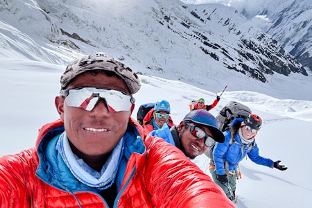 SELFIE: Tenjen Lama knipsa dette bildet på vei opp på Dhaulagiri. SELFIE: Tenjen Lama knipsa dette bildet på vei opp på Dhaulagiri.
