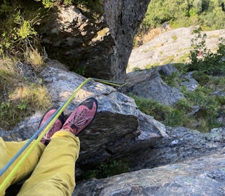 FOR TRAD- OG FJELLKLATRING: Vi har testet drøssevis av klatresko for alle typer klatring. Her fra test av fjellklatreskoen 5.10 Niad Lace på Julsundet ved Molde. Foto: Tore Meiri FOR TRAD- OG FJELLKLATRING: Vi har testet drøssevis av klatresko for alle typer klatring. Her fra test av fjellklatreskoen 5.10 Niad Lace på Julsundet ved Molde. Foto: Tore Meiri