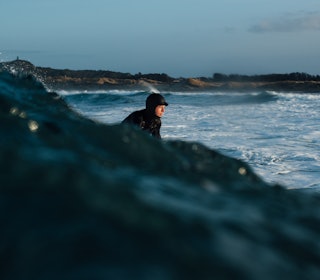 JÆRBU: Kristine Tofte er blant de mest dedikerte surferne på Jæren og holder på hele året. Foto: Runa Andersen JÆRBU: Kristine Tofte er blant de mest dedikerte surferne på Jæren og holder på hele året. Foto: Runa Andersen