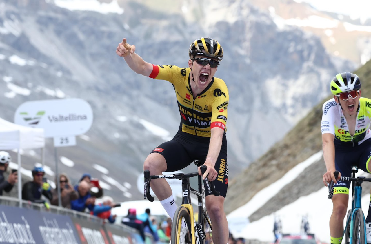 STOR SEIER: Johannes Staune-Mittet vinner på toppen av Passo dello Stelvio. Foto: Giro d'Italia STOR SEIER: Johannes Staune-Mittet vinner på toppen av Passo dello Stelvio. Foto: Giro d'Italia