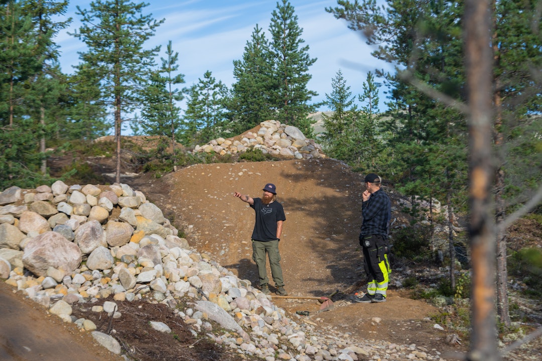 PLANLEGGER: – Vi gjør mest manuelt. Det er full on snekkerarbeid liksom, sier Brage. Foto: Jonas Sjögren. PLANLEGGER: – Vi gjør mest manuelt. Det er full on snekkerarbeid liksom, sier Brage. Foto: Jonas Sjögren.