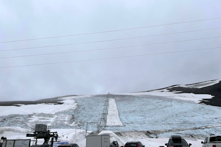 REKORD: Etter 100 åpningsdager i strekk, blir det en pause frem til 14. september på Galdhøpiggen Sommerskisenter. REKORD: Etter 100 åpningsdager i strekk, blir det en pause frem til 14. september på Galdhøpiggen Sommerskisenter.