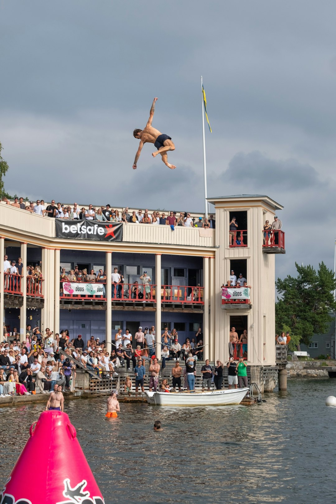 FULL FEST: Det var bra stemning under siste stopp av Døds World Tour. Foto: Anton Taléus. FULL FEST: Det var bra stemning under siste stopp av Døds World Tour. Foto: Anton Taléus.