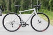 ALU-RACER: Allez er den billigste landeveissykkelen fra Specialized, og en typisk første racersykkel. Alle foto: Knut Andreas Lone ALU-RACER: Allez er den billigste landeveissykkelen fra Specialized, og en typisk første racersykkel. Alle foto: Knut Andreas Lone