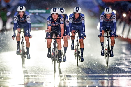 RASENDE: Remco Evenepoel loset Soudal - Quick-Step trygt i mål, men etter målgang var han alt annet enn fornøyd. Foto: Cor Vos