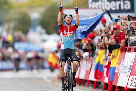 DANSK ETAPPESEIER: Andreas Kron til topps på den andre etappen av Vuelta a España. Foto: Cor Vos