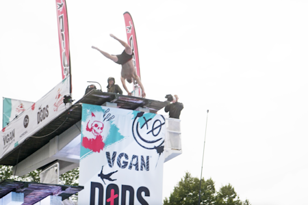 SISTE STUNT: Arne Haugland ville gi publikum noe helt nytt da han avsluttet sin karriere på Frognerbadet. Foto: Sigurd Ekeli Grimsby Arne Haugland VM døds dødsing