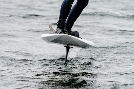 FLYING CARPET: Den magiske følelsen av å komme seg på foilen sammenliknes ofte med å fly. Foto: Christian Nerdrum FLYING CARPET: Den magiske følelsen av å komme seg på foilen sammenliknes ofte med å fly. Foto: Christian Nerdrum