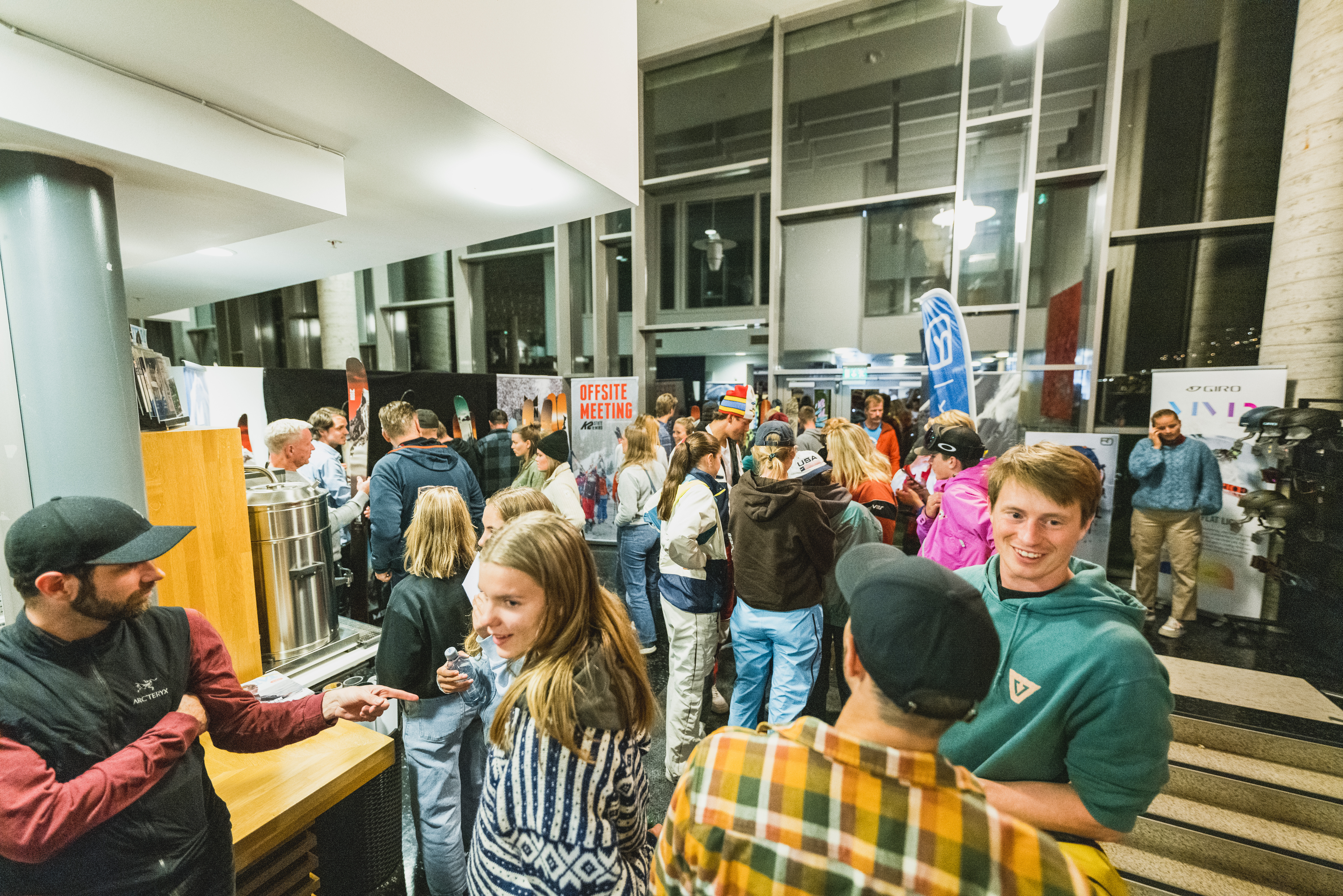 Mingling er viktig på Film Tour! Bli med til Tre Brør etter visning! Foto: Simon Sjøkvist