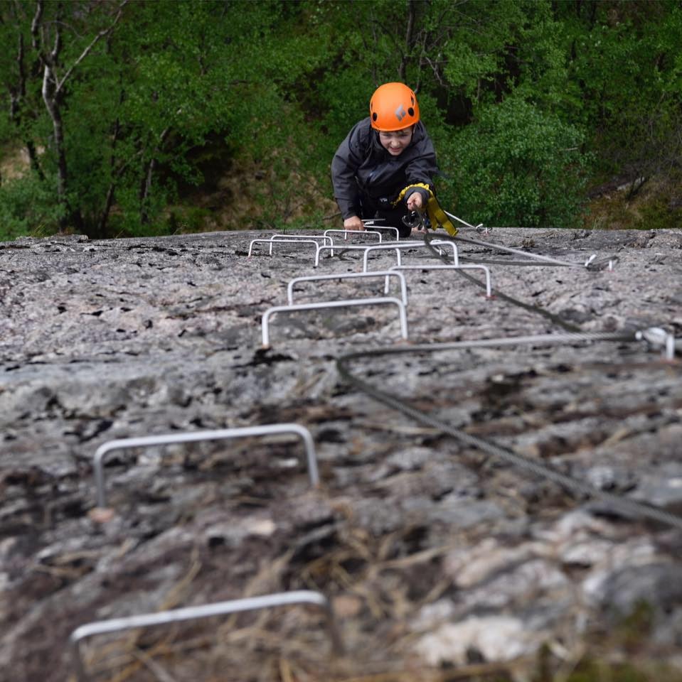 VIA FERRATA MÅNAFOSSEN: En alternativ rute til topps. Foto: Månafossen Via Ferrata Månafossen Via Ferrata