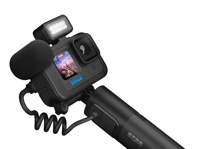 VLOG? Slenger du på 3000 kroner ekstra, så får du i tillegg GoPro HERO12 Black Creator Edition med lys, bedre lyd og et kameragrep med ekstra batteri som kan gjøres om til stativ.