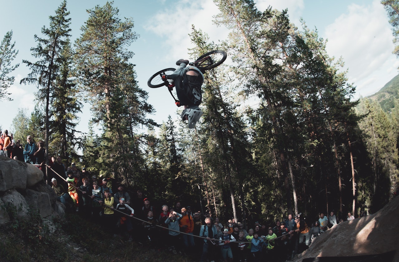 OPPNED: Backflips og andre tricks satt løst under B-Rage Sessions 2023 i Trysil. Foto: Gisle Johnsen/@locteit b-rage sessions 2023 bilder
