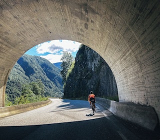 NORGE MITT NORGE: Ut av tuneller og inn i dype daler. Hardangerfjorden er et paradis å sykle i. Foto: Gunhild Aaslie Soldal. bikepacking i hardanger sykkeltur