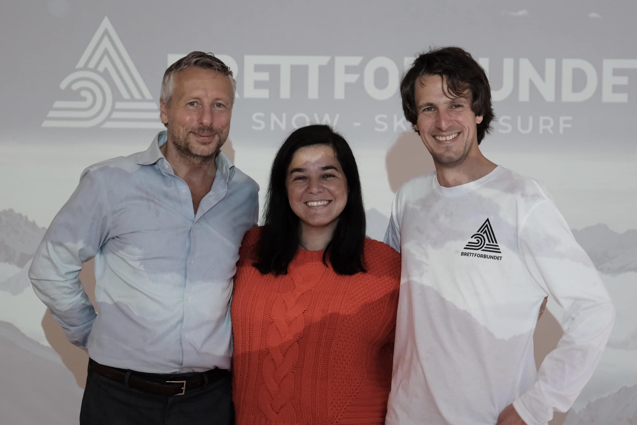 EN INN OG EN UT: Kjetil Ostling, Zaineb Al-Samarai og Ola Keul. Foto: Brettforbundet