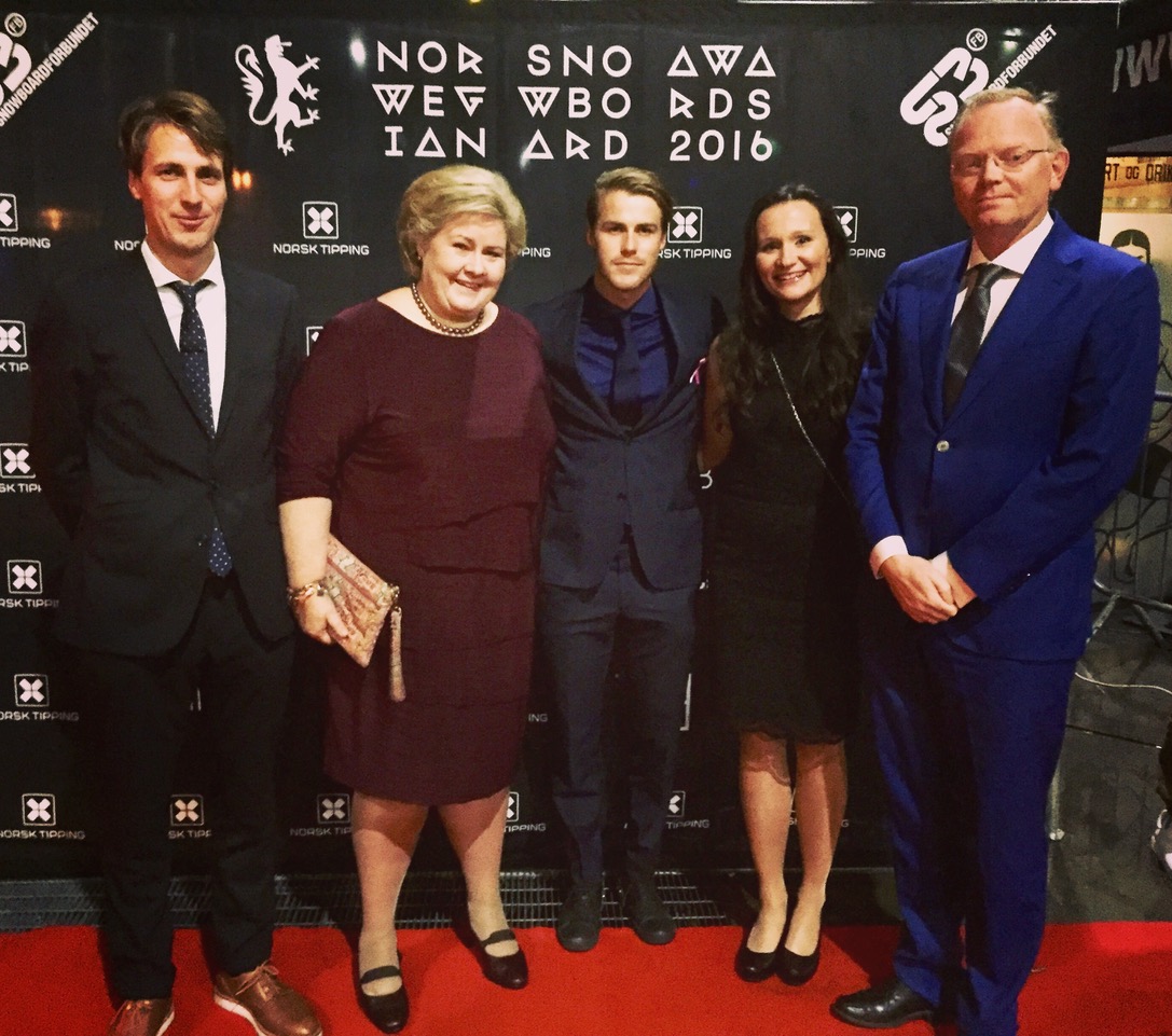 Ola Keul, Erna Solberg, Ståle Sandbech, Lisa Mari Watson og Sindre Finnes under Snowboardawards i 2016.