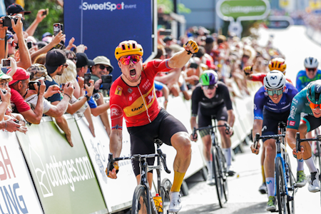 I STORFORM: Rasmus Tiller med etappeseier i Tour of Britain forrige uke. Foto: Alex Whitehead/SWpix.com