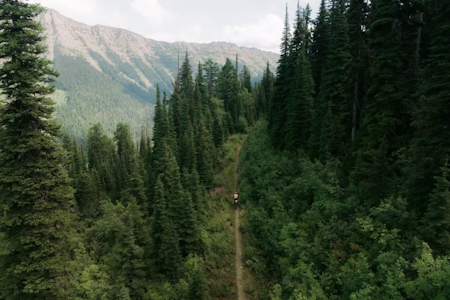 EKSTREM BIKEPACKING: Lachlan Morton har gjennomført en spinnvill reise de siste par ukene. Foto: EF Education-EasyPost