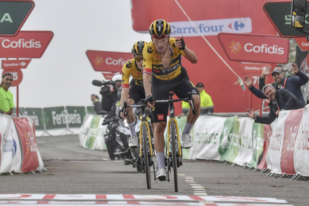TRIPPELT: Først vant Primoz Roglic etappen foran Jonas Vingegaard, og så kom Sepp Kuss like etter og sikret tredobelt Jumbo-Visma. Foto: Cor Vos TRIPPELT: Først vant Primoz Roglic etappen foran Jonas Vingegaard, og så kom Sepp Kuss like etter og sikret tredobelt Jumbo-Visma. Foto: Cor Vos