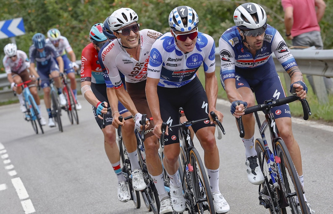 PÅ OFFENSIVEN IGJEN: Remco Evenpoel, sammen med lagkamerat Mattia Cattaneo. Foto: Cor Vos