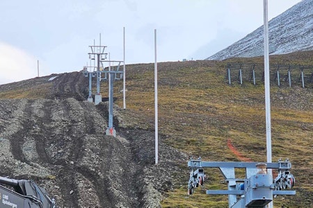 NY HEIS: Alpinanlegget i Longyearbyen på Svalbard oppgraderes med både ny heis og kunstsnøanlegg. Foto: Longyearbyen lokalstyr