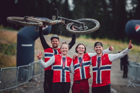 NORGESMESTERE: Simen Smestad og Kine Haugom tok gull i senior og Knut-Jørgen Sætre Løkås og Elias Verstad Stubergh gull i master og junior klassen. Foto: Gisle Johnsen/@locteit NORGESMESTERE: Simen Smestad og Kine Haugom tok gull i senior og Knut-Jørgen Sætre Løkås og Elias Verstad Stubergh gull i master og junior klassen. Foto: Gisle Johnsen/@locteit