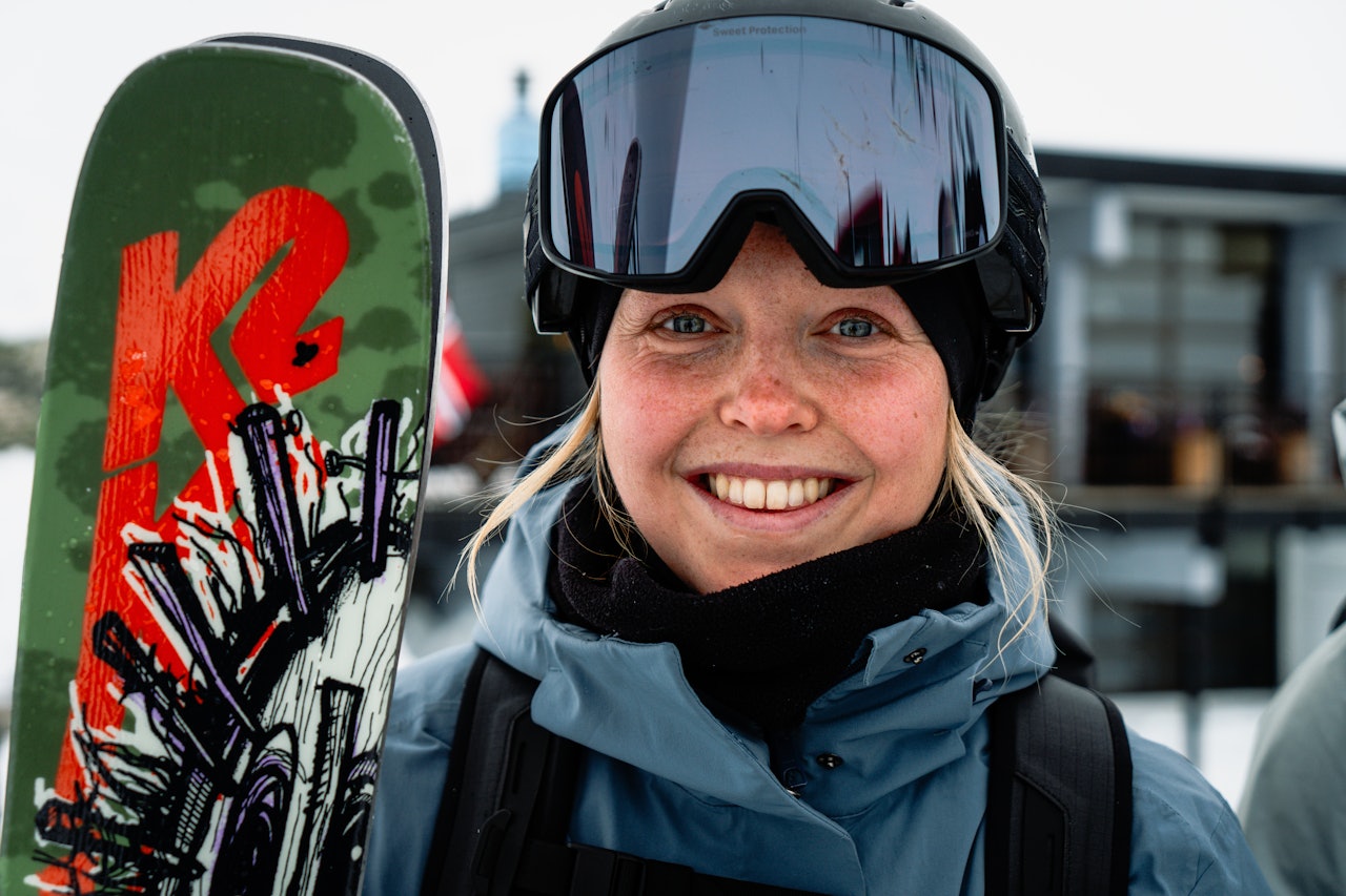 BREDE SKI: Johanne Killi på frikjøring i Strynefjellet, med bredere ski enn vi er vant til å se henne på. Foto: Christian Nerdrum