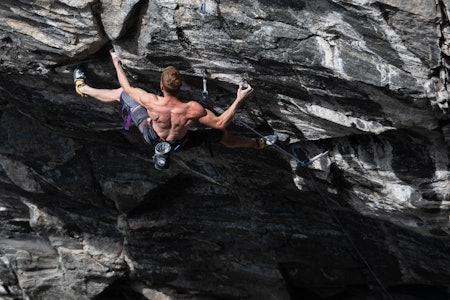 STERK ØSTERRIKER: Jakob Schubert brukte to 3-ukers turer til Flatanger for å sikre seg førstebestigningen av den tredje 9c-ruta i verden. Her fra trening på Project Big i fjor. Foto: Tore Meirik