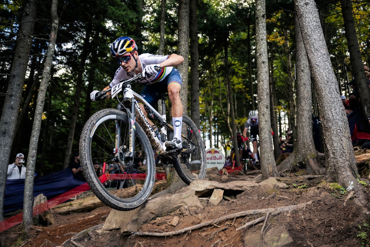 TØFT: Thomas Pidcock virket solid i Snowshoe, med to punkteringer sendte ham til slutt ut av seierskampen. FOTO: Red Bull Content Pool TØFT: Thomas Pidcock virket solid i Snowshoe, med to punkteringer sendte ham til slutt ut av seierskampen. FOTO: Red Bull Content Pool