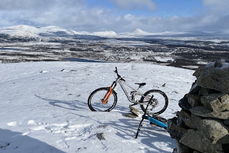 VAKKERT: Fredag 6. oktober kom sesongens første snøfall i Ringebu, og det snødde så pass at det fortsatt lå 10cm nysnø på toppene på Venabygdsfjellet på lørdagen, sier Julia Hamre. Foto: Kjell Arne Høyesveen VAKKERT: Fredag 6. oktober kom sesongens første snøfall i Ringebu, og det snødde så pass at det fortsatt lå 10cm nysnø på toppene på Venabygdsfjellet på lørdagen, sier Julia Hamre. Foto: Kjell Arne Høyesveen