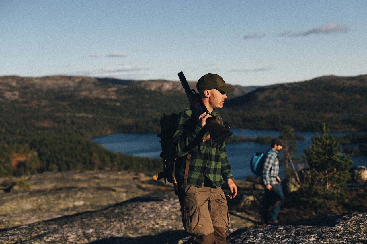 JEGERAVGIFT: Antall jegere som betalte avgift for jaktåret 2023/2024 sank med 5 prosent, det laveste på et kvart århundre. (Foto: Kristoffer Kippernes) Antall jegere som betalte avgift for jaktåret 2023/2024 sank med 5 prosent, det laveste på et kvart århundre.