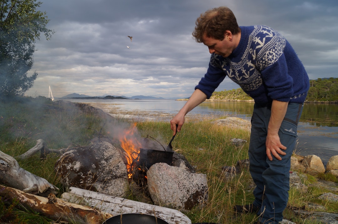 LEVENDE ILD: Det er bålforbud i Norge mellom 15. april og 15. september. Men du har likevel lov, så lenge det åpenbart ikke er fare for skogbrann. LEVENDE ILD: Det er bålforbud i Norge mellom 15. april og 15. september. Men du har likevel lov, så lenge det åpenbart ikke er fare for skogbrann. Foto: Miriam Kristina Mykjåland