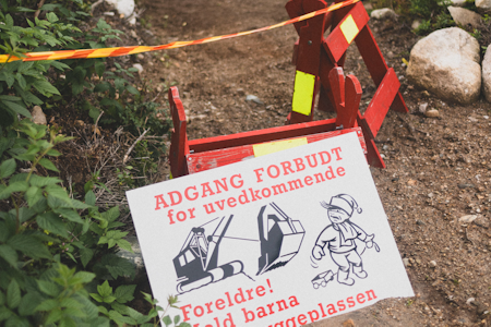 RESPEKTÉR DISSE: Når stibyggerne holder på, er det best om de får holde på i fred. Foto: Kristoffer H. Kippernes. sykling på nye stier