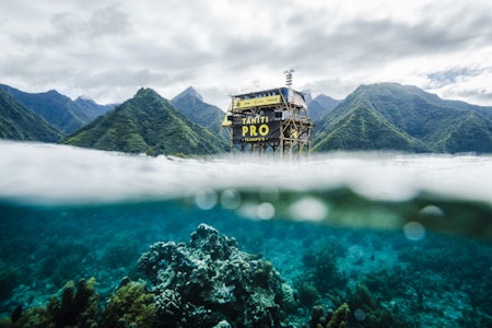 PARISERTÅRN? Det gamle dommertårnet på Teahupo´o planlegges revet til Paris OL 2024. Foto: WSL / Damien Poullen PARISERTÅRN? Det gamle dommertårnet på Teahupo´o planlegges revet til Paris OL 2024. Foto: WSL / Damien Poullen