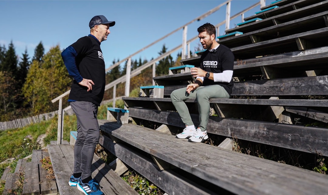 PÅ TRAPPENE: Kjetil Andre Aamoodt og Lars Mæland diskuterer neste øvelse. PÅ TRAPPENE: Kjetil Andre Aamoodt og Lars Mæland diskuterer neste øvelse.