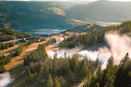 HER KOMMER GLEDEN! Kvitfjell har fått tidlig start på snøproduksjonen i år. Foto: Alpinco/Martin Vinje HER KOMMER GLEDEN! Kvitfjell har fått tidlig start på snøproduksjonen i år. Foto: Alpinco/Martin Vinje
