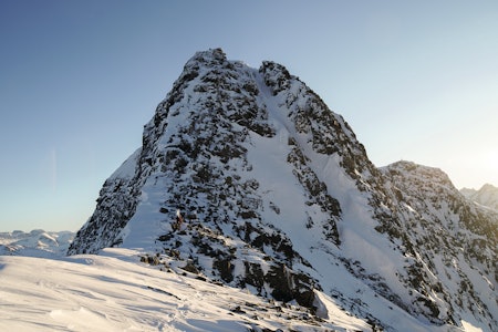 AVSPASERING OG SOL: Det var vel ikke jobben Mads Gausdal tenkte mest på akkurat i dette øyeblikket. Med kort vei til hverdagseventyr på Sunnmøre, også når dagene er på sitt korteste. Foto: Øystein Bjelland AVSPASERING OG SOL: Det var vel ikke jobben Mads Gausdal tenkte mest på akkurat i dette øyeblikket. Med kort vei til hverdagseventyr på Sunnmøre, også når dagene er på sitt korteste. Foto: Øystein Bjelland