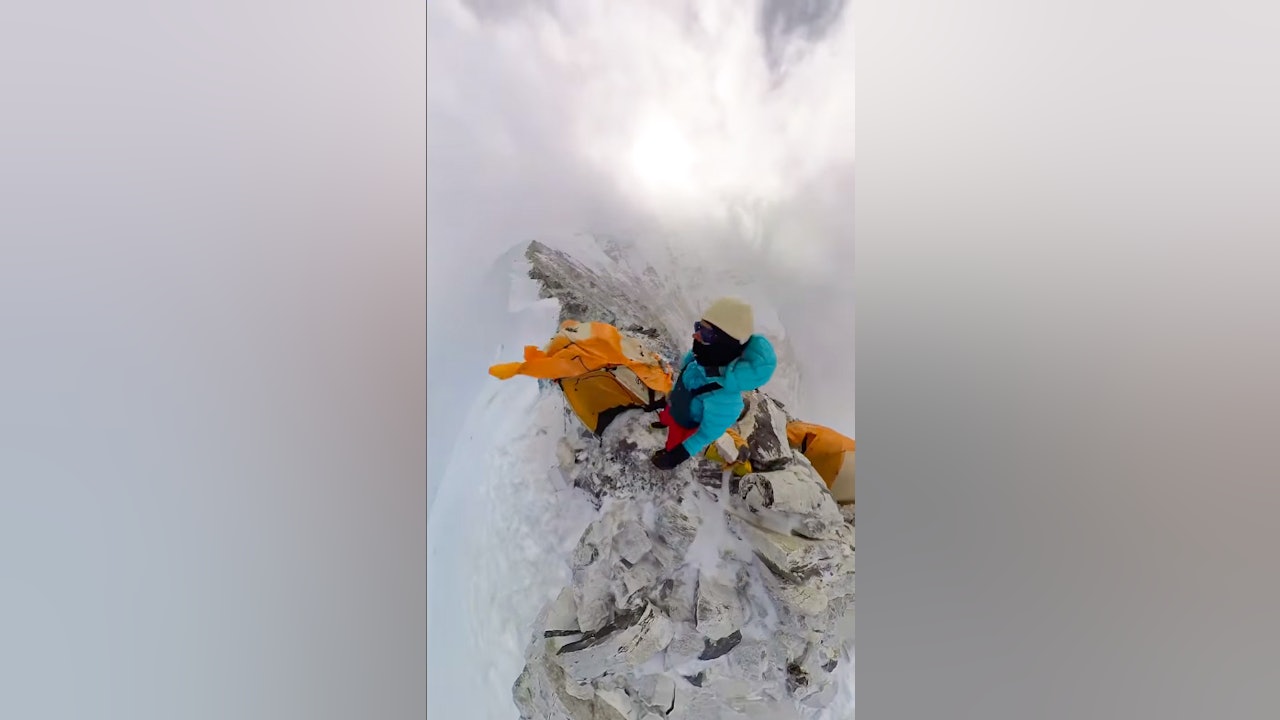 – Glad jeg ikke var i teltet da dette skjedde, fortsetter hun. – Glad jeg ikke var i teltet da dette skjedde, fortsetter hun.