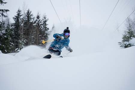 HEISENE STÅR: Snøen kommer, men ingen skianlegg er åpne enda. Løsningen kan vøre å oppsøke nedlagte skianlegg, slik som Magnus Utkilen gjorde 5. januar 2023 i Svarstad skianlegg. Foto: Christian Nerdrum HEISENE STÅR: Snøen kommer, men ingen skianlegg er åpne enda. Løsningen kan vøre å oppsøke nedlagte skianlegg, slik som Magnus Utkilen gjorde 5. januar 2023 i Svarstad skianlegg. Foto: Christian Nerdrum
