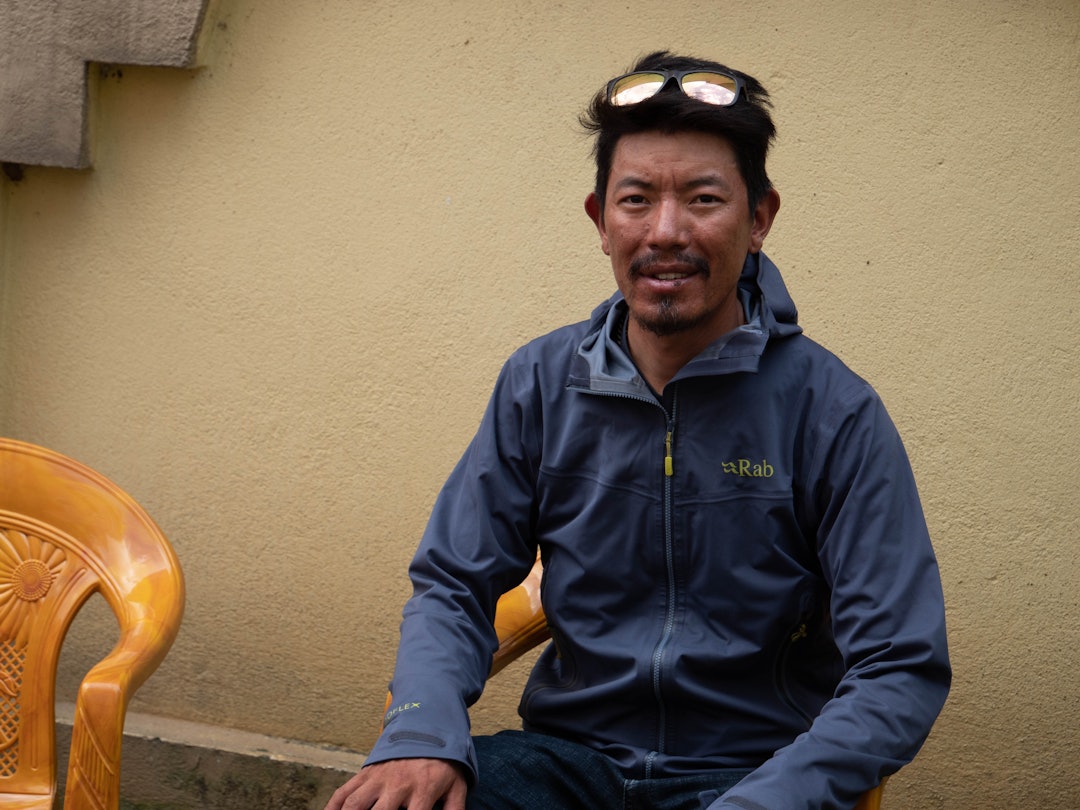RISIKOJOBB: Tsering Pemba Sherpa er internasjonalt sertifisert fjellguide og har høye fjell som arbeidsplass. Foto: Birte Hegerlund Runde tsering pemba sherpa