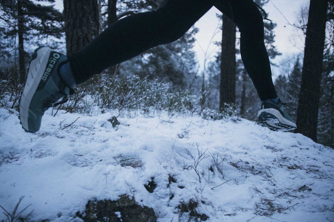 VINTERLØPING: Med riktig skotøy kan du fortsette løpingen utendørs. Foto: Kristoffer H. Kippernes VINTERLØPING