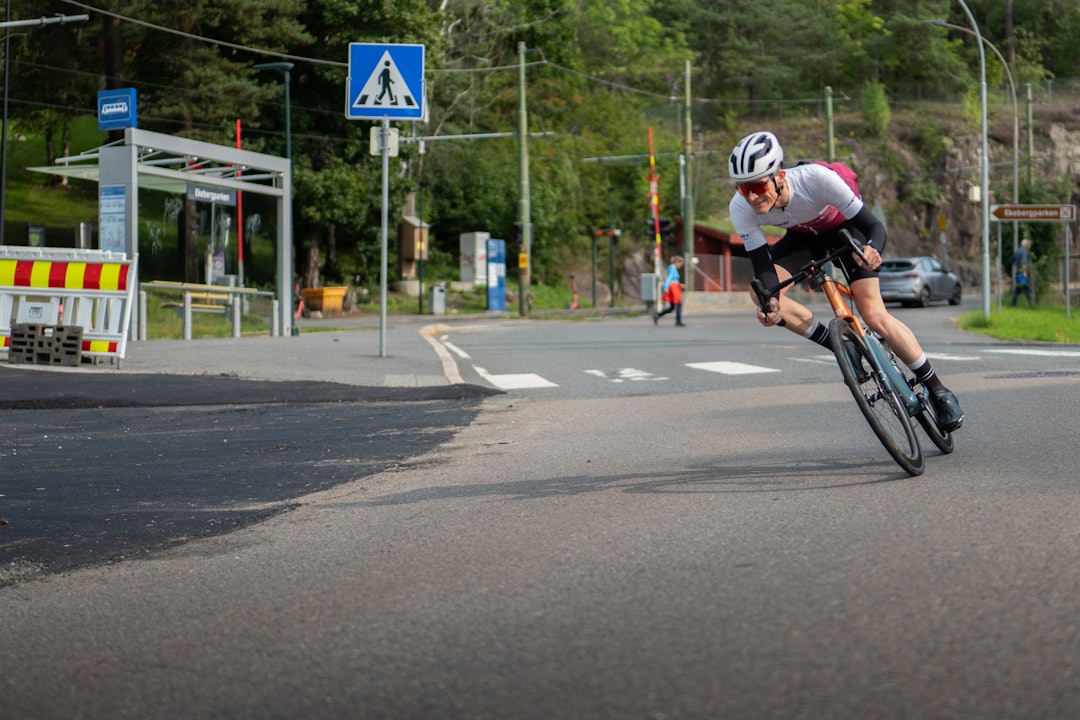 GODT GREP: S-svingen i Kongsveien er bare morsom på tørt føre. Bånn gass ned mot Gamlebyen. Foto: Sigurd Ekeli Grimsby GODT GREP: S-svingen i Kongsveien er bare morsom på tørt føre. Bånn gass ned mot Gamlebyen. Foto: Sigurd Ekeli Grimsby