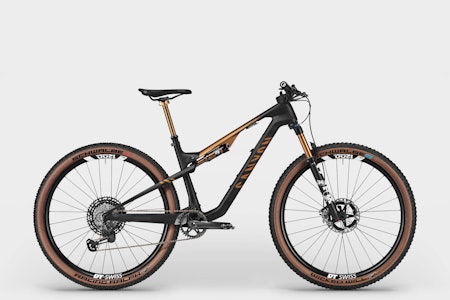 STIRAKETT? Nye Lux Trail fra Canyon har flere detaljer som gjør den spennende. Vi forteller deg hvorfor. Foto: Canyon. canyon lux trail 2024