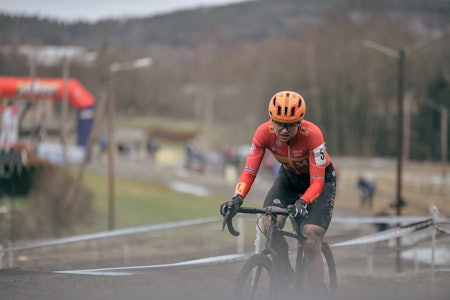 SUVEREN: Mie Bjørndal Ottestad sikret seg NM-tittelen i Spikkestad. Etter en safe start, syklet hun alene hele veien. Foto: Henrik Alpers.