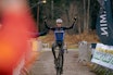 KALD OG ENSOM: Mads Tubaas Glende kom alene til mål under dagens iskalde NM i cyclocross i Spikkestad. Foto: Henrik Alpers.