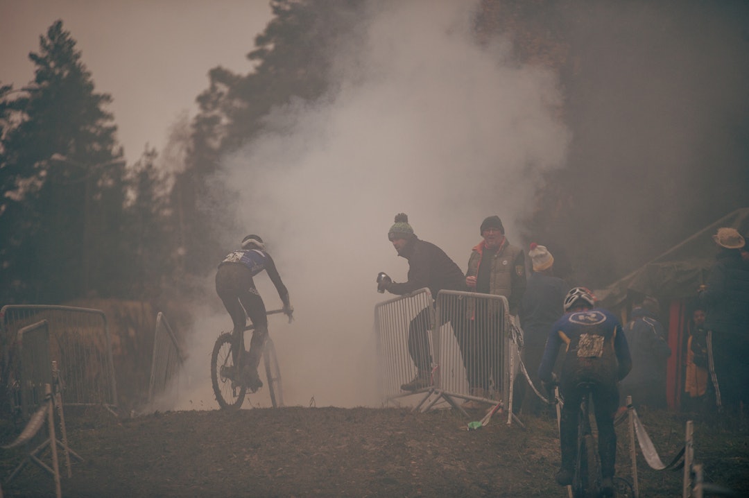 HARABALL: Stemningen var hinsides i bakken bare kalt «Rock og røyk». HARABALL: Stemningen var hinsides i bakken bare kalt «Rock og røyk».