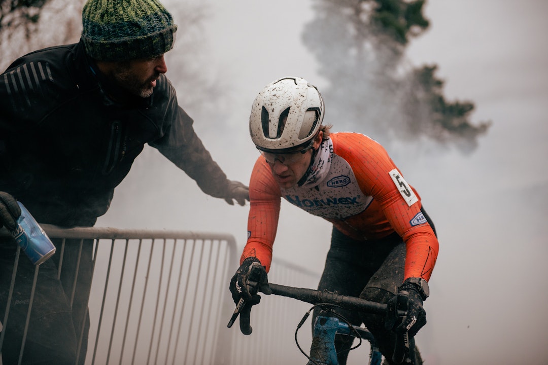 RINGREV: Super-veteran Thomas Rem for en klapp på skulderen av nå tidligere Spikkestad-general og nå aldrende Bjørnar Volden. RINGREV: Super-veteran Thomas Rem for en klapp på skulderen av nå tidligere Spikkestad-general og nå aldrende Bjørnar Volden.